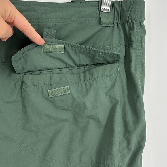 Columbia Omni Shade Sun Protection Cargo Shorts Men’s Size 42 in Green - Picture 12 of 14